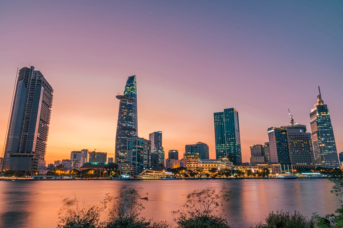 越南南方城市與水岸風景
