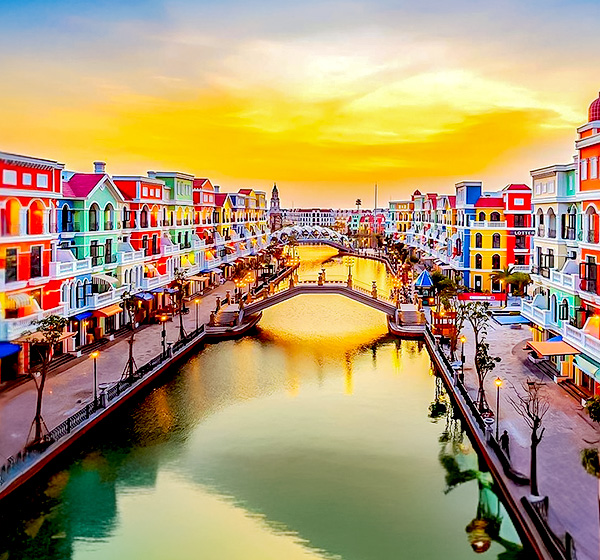 越南魅力綻放！古街風情、美食飄香、壯麗自然交織，從下龍灣到會安，帶您深入探索越南的精彩與浪漫！